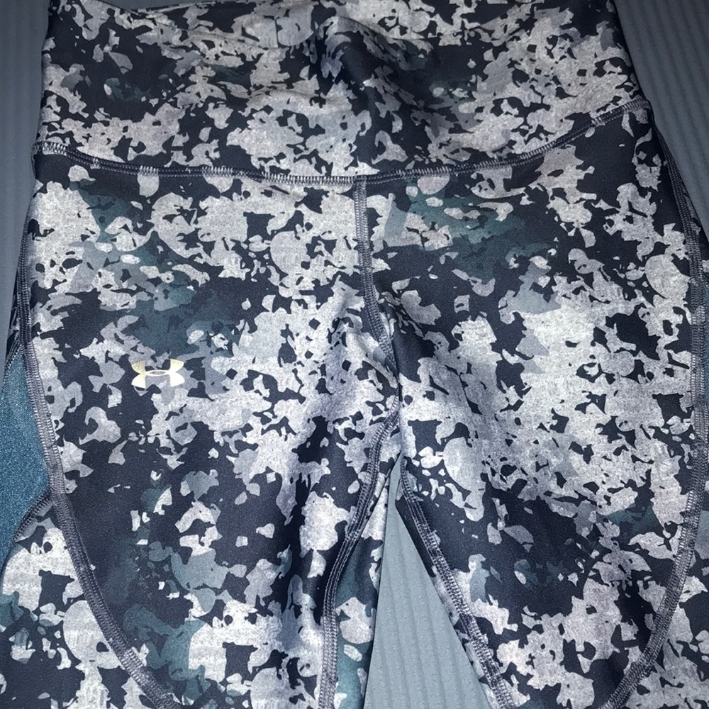 Under armour leggings size medium - Picture 2 of 4